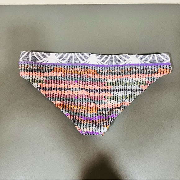 Maaji Reversible Low Rise Bikini Bottom - Picture 2 of 7